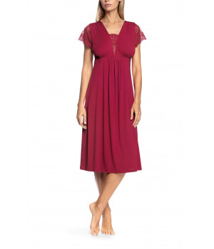 Nightdress with short lace sleeves and V-shaped neckline 