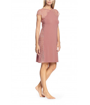 Short, short-sleeved nightdress with lace inserts on the shoulders 