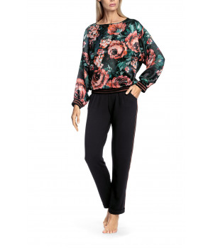Blouse with long, loose-fitting sleeves and floral pattern 