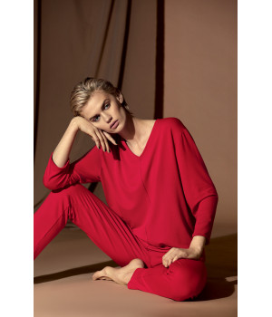 Long and loose-fitting sweatshirt with V-shaped neckline and medium sleeves. Coemi-lingerie