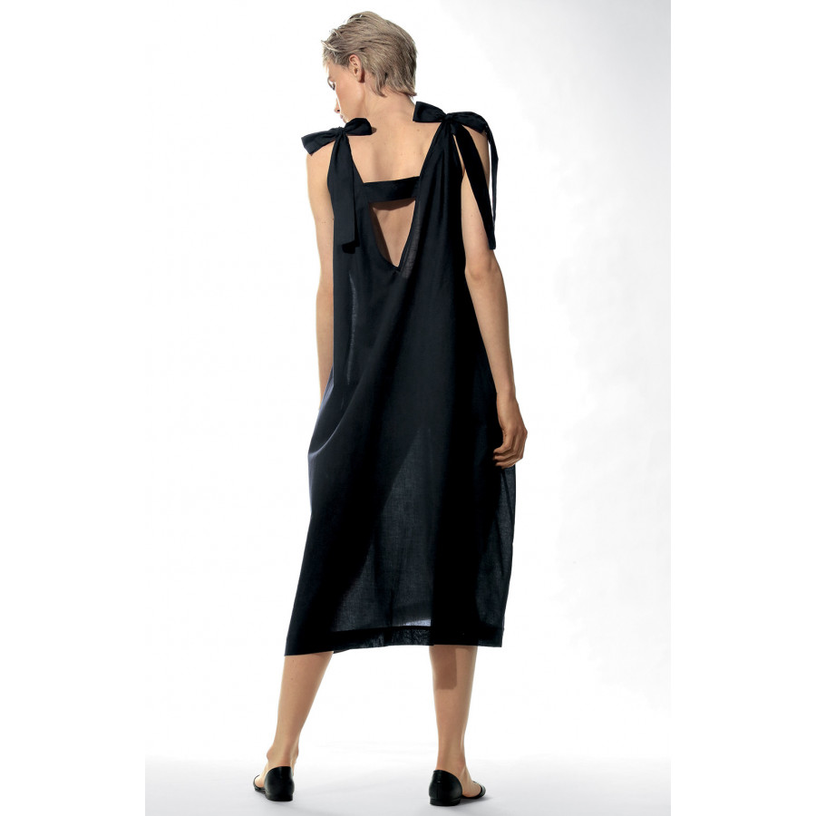 Calf-length loose-fitting sleeveless nightdress. Coemi-lingerie