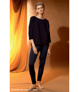 A cosy sweatshirt with round neck and three-quarter sleeves. Coemi-lingerie