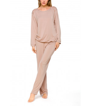 Skin-coloured 2-piece pyjamas/loungewear set with long sleeves and lace