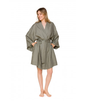 100% linen kimono with loose-fitting, flared sleeves