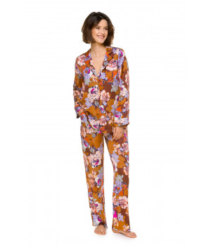 Zweiteiliger Pyjama aus seidenweicher Viskose mit buntem Blumenmuster auf ockerfarbenem Hintergrund