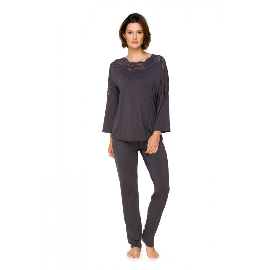 Pyjamas/loungewear outfit in micromodal and lace on top of the long sleeves - Coemi-lingerie