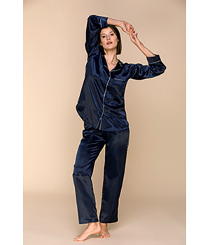 Satin pyjamas, shirt-style top with edging around the collar, pockets and sleeves