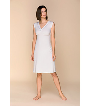 Fitted and tailored sleeveless V-neck nightshirt enhanced with edging