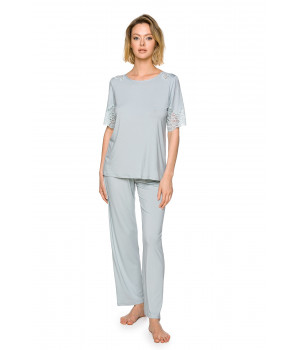 Micromodal pyjamas with a round neck and short sleeves trimmed with lace