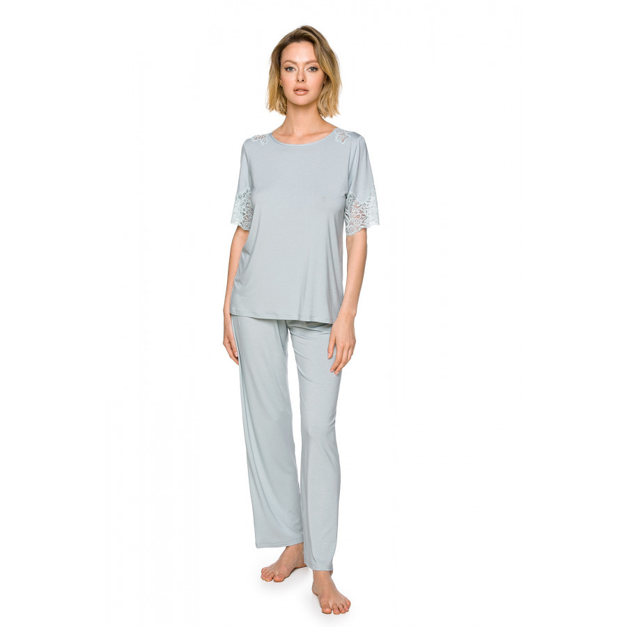 Zweiteiliger Pyjama aus Micromodal, Oberteil mit Rundhalsausschnitt und kurzen Ärmeln mit Spitzenbesatz - Coemi-lingerie