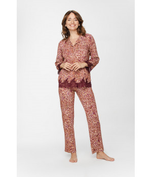 Viscose and lace pyjamas in a speckled print with lace around the hem of the nightshirt-style top
