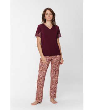 Viscose and lace pyjamas with a wine-coloured V-neck T-shirt and speckled print bottoms