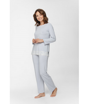 Micromodal and elastane pyjamas with a fitted, round neck top with lace at the hem