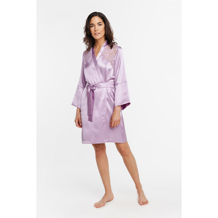 Gorgeous little satin dressing gown with loose-fitting, three-quarter-length sleeves, a lined neckline and lace
