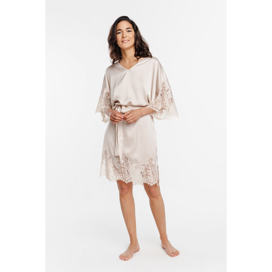 Loose-fitting, tunic-style nightdress in satin and lace with a belt at the waist and three-quarter-length sleeves