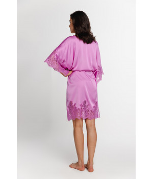 Chemise de nuit tunique ample, ceinturée à la taille et manches amples ¾ satin et dentelle