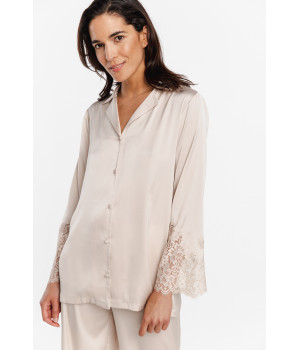 Ultra-feminine, loose-fitting, elegant and comfortable 2-piece pyjamas in satin and lace