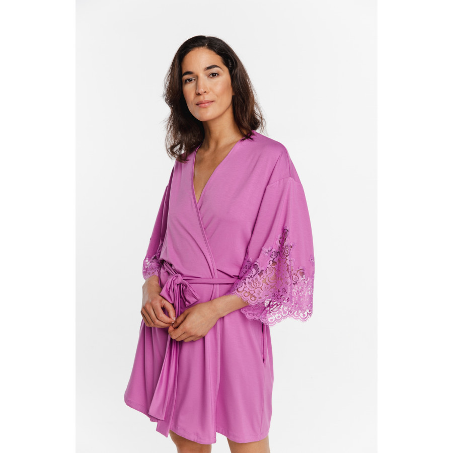 Gorgeous little, loose-fitting micromodal dressing gown, and sleeves adorned with lace