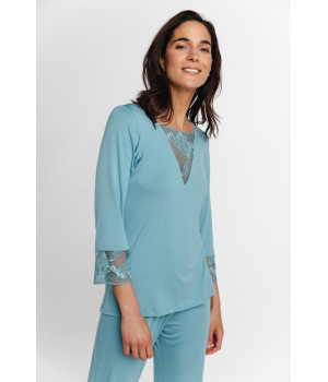 2-piece micromodal pyjamas with round neck enhanced by a lace insert, and buttons at the back