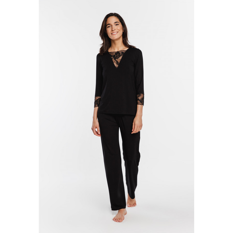 2-piece micromodal pyjamas with round neck enhanced by a lace insert, and buttons at the back