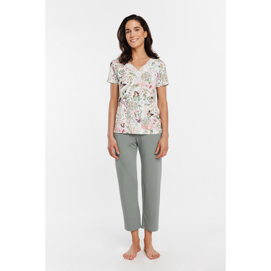 Zweiteiliger Pyjama aus Micromodal bestehend aus einem T-Shirt mit Blätterprint und V-Ausschnitt mit Spitzenbesatz